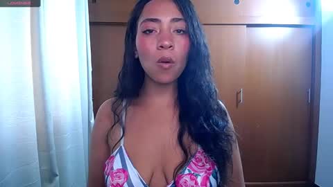 Snapshot of danna__ross chatting on January 2025 06:44:01 PM Danna  Ross online show from January 2025 06:44:01 PM