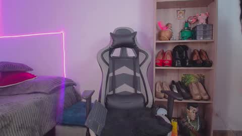 danna isabella online show from February 2026 06:37:01 PM