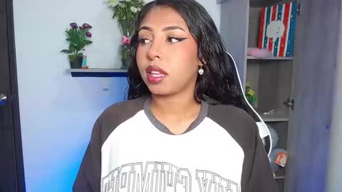 Danna online show from November 2025 11:01:02 AM