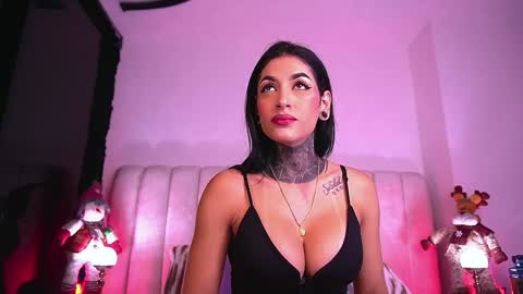 Danna Berlin  online show from November 2025 07:12:01 PM