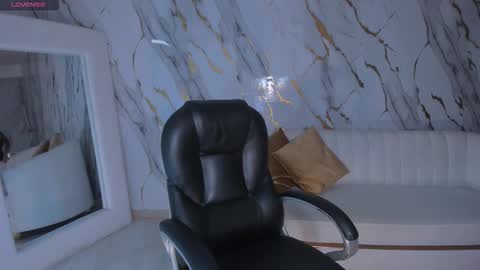 Danna Cruz  online show from October 2025 07:10:02 PM