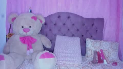 Danna Sofia jeins online show from February 2026 01:21:01 PM