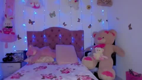 Danna Sofia jeins online show from April 2026 05:21:01 PM