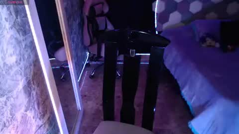 danna online show from June 2026 04:04:02 AM