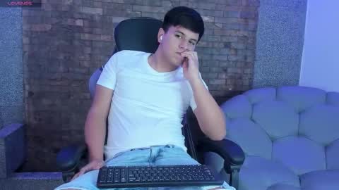 dantestone1 online show from November 2025 07:58:01 PM