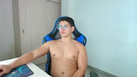 Snapshot of dantraxx chatting on January 2025 08:38:02 PM Dantraxx online show from January 2025 08:38:02 PM