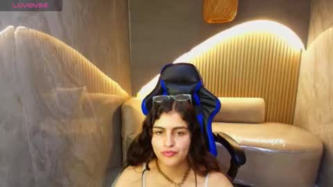 Snapshot of dany_r_ chatting on October 2025 01:00:02 PM Dany online show from October 2025 01:00:02 PM