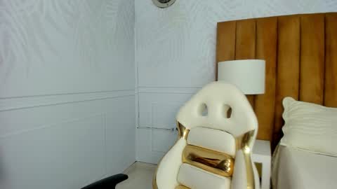 Snapshot of daphne81_ chatting on February 2025 08:48:02 AM Daphne online show from February 2025 08:48:02 AM