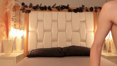 daphne_and_roger online show from November 2025 01:02:01 PM