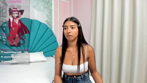 Snapshot of daphne_fox_ chatting on February 2025 02:10:02 AM Daphne  online show from February 2025 02:10:02 AM
