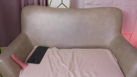 Daphne online show from February 2025 08:07:02 PM