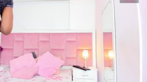 Daphne online show from December 2024 07:11:02 PM