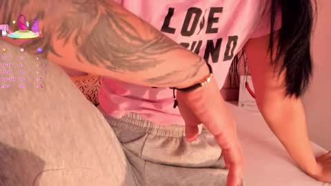 Daphne online show from November 2025 01:33:02 PM