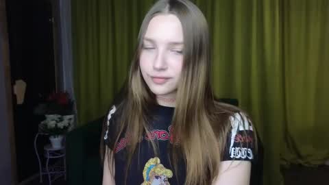 Snapshot of dariaangels chatting on April 2026 11:43:01 AM dariaangels online show from April 2026 11:43:01 AM