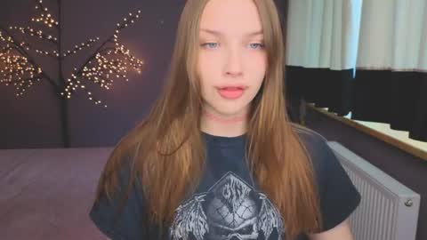 Snapshot of dariaangels chatting on April 2026 11:36:02 AM dariaangels online show from April 2026 11:36:02 AM