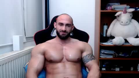 Snapshot of dariomuscle chatting on December 2024 08:50:01 PM Dario online show from December 2024 08:50:01 PM