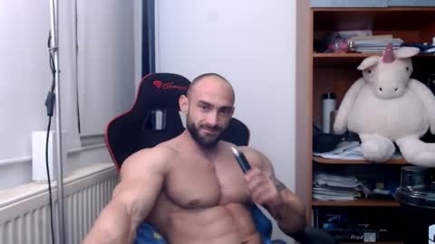 Snapshot of dariomuscle chatting on December 2024 09:35:01 PM Dario online show from December 2024 09:35:01 PM