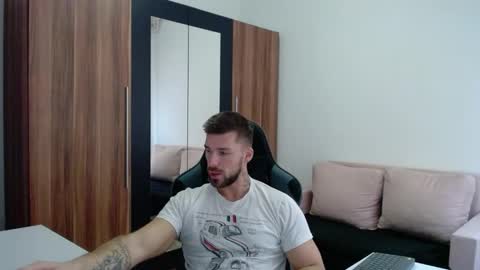 darius_94 online show from March 2026 07:15:01 AM