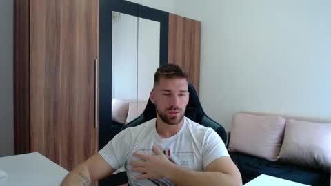 Snapshot of darius_94 chatting on May 2026 04:43:01 AM darius_94 online show from May 2026 04:43:01 AM