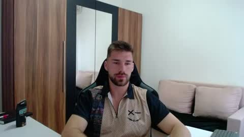 darius_94 online show from June 2026 04:06:01 AM