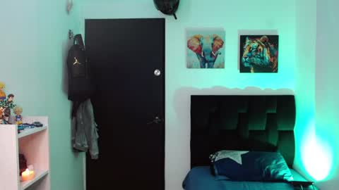 Darius Phoenix  online show from April 2026 06:45:01 PM