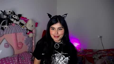 Moony online show from November 2025 07:44:02 AM