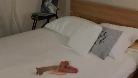 Lola online show from March 2026 02:25:01 AM