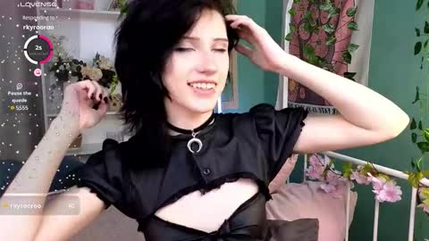 Vamp  online show from October 2025 05:03:01 PM