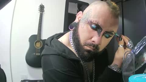 Snapshot of darkclothes chatting on January 2025 10:46:02 PM darkclothes online show from January 2025 10:46:02 PM