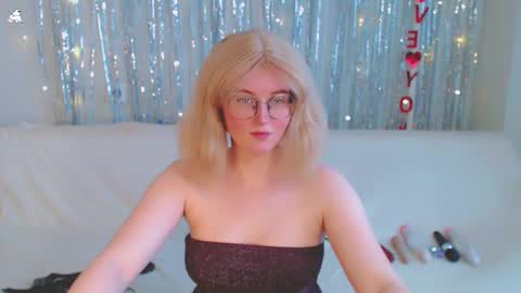 Kelly online show from March 2025 09:13:02 AM