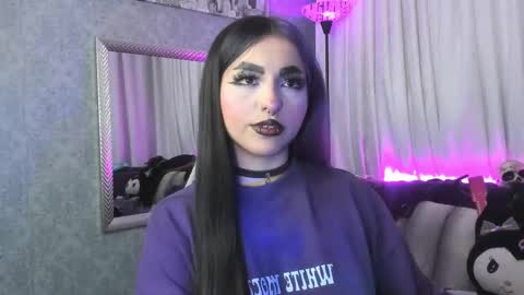 Snapshot of darki_shine_ chatting on November 2025 04:22:02 AM cleitlin vinson online show from November 2025 04:22:02 AM