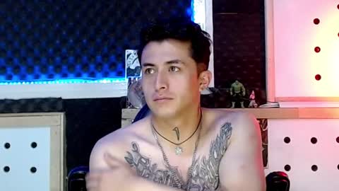 Snapshot of darko0717 chatting on December 2024 01:40:02 AM DARKO0717 online show from December 2024 01:40:02 AM