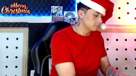 Snapshot of darko0717 chatting on December 2024 07:00:02 PM DARKO0717 online show from December 2024 07:00:02 PM