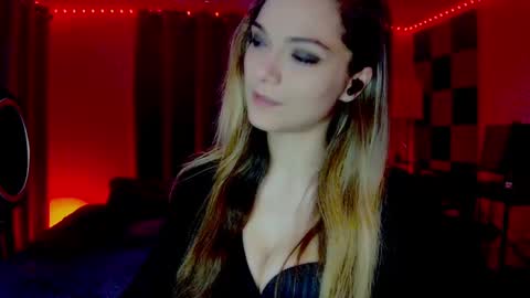 roseredgoddess online show from September 2025 02:55:01 AM