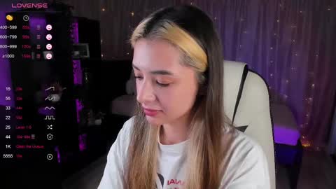 Belle online show from March 2025 03:53:02 AM