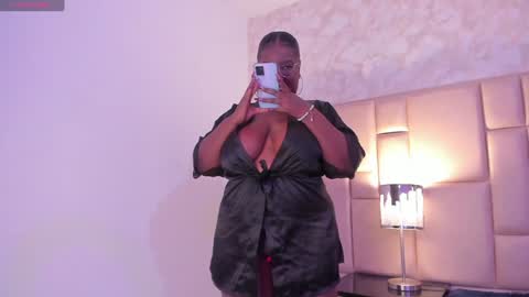 Snapshot of darnellqueen chatting on December 2024 08:41:01 AM Darnell Queen online show from December 2024 08:41:01 AM