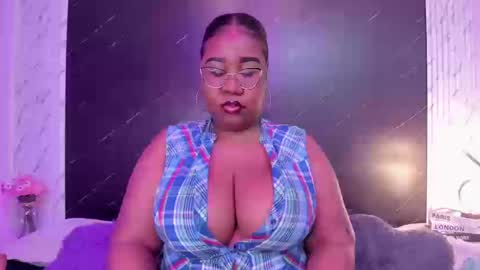 Snapshot of darnellqueen chatting on September 2025 04:03:01 AM Darnell Queen online show from September 2025 04:03:01 AM
