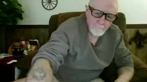 Snapshot of dave571960 chatting on May 2026 10:49:02 PM dave571960 online show from May 2026 10:49:02 PM