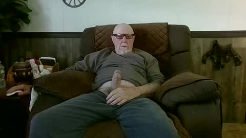 Snapshot of dave571960 chatting on May 2026 10:33:02 AM dave571960 online show from May 2026 10:33:02 AM