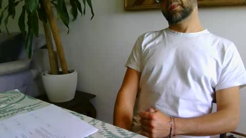 Snapshot of davidehap chatting on April 2026 07:42:02 AM DavHap online show from April 2026 07:42:02 AM