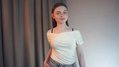 Snapshot of davinagreengo chatting on April 2026 10:12:02 PM Louise online show from April 2026 10:12:02 PM