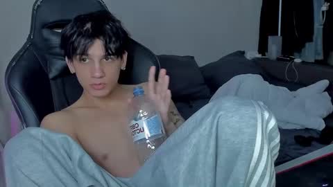 Snapshot of davisross chatting on December 2024 08:33:01 PM davis online show from December 2024 08:33:01 PM