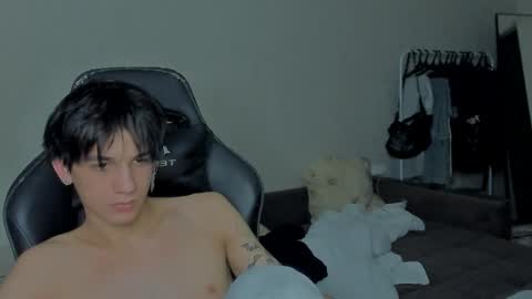 Snapshot of davisross chatting on December 2024 10:03:02 PM davis online show from December 2024 10:03:02 PM