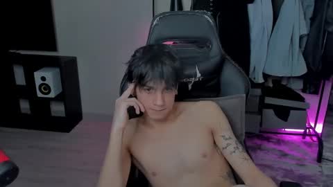 Snapshot of davisross chatting on February 2025 11:52:02 PM davis online show from February 2025 11:52:02 PM