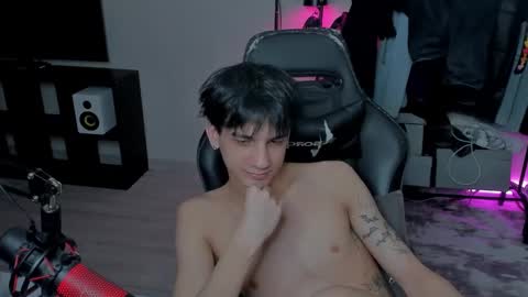 Snapshot of davisross chatting on March 2025 06:15:02 AM davis online show from March 2025 06:15:02 AM