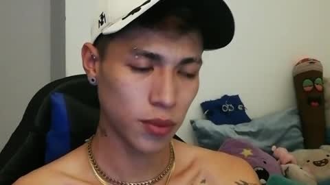 Snapshot of daxonreyy_ chatting on April 2026 06:00:02 AM Daxon online show from April 2026 06:00:02 AM