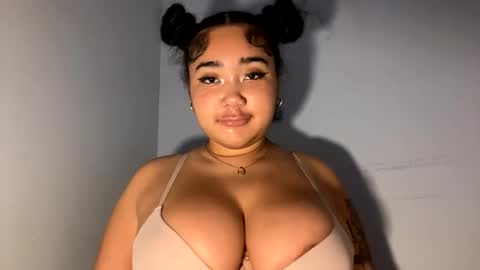 Snapshot of dayqueen1 chatting on May 2026 06:41:02 AM dayqueen1 online show from May 2026 06:41:02 AM