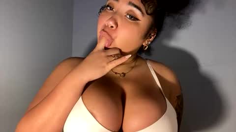 Snapshot of dayqueen1 chatting on June 2026 07:47:02 AM dayqueen1 online show from June 2026 07:47:02 AM