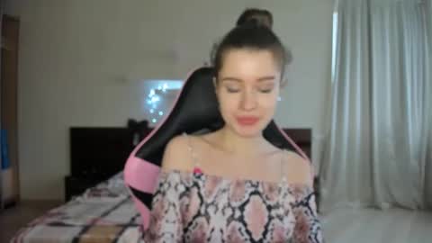 dazdrasmigdasue online show from January 2025 01:41:01 PM