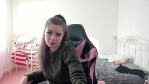 dazdrasmigdasue online show from February 2025 01:06:01 PM